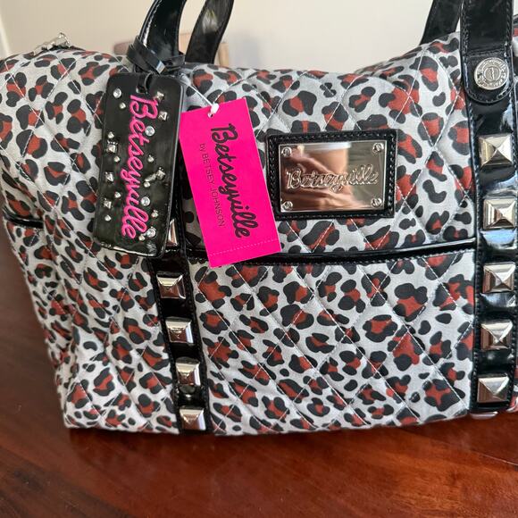 NWT Betsey Johnson Betseyville Weekender "Love Jungle Grey" bag Travel READ - Picture 3 of 16